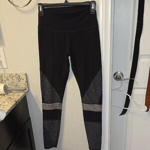 ALO Yoga Black Grey Leggings M
